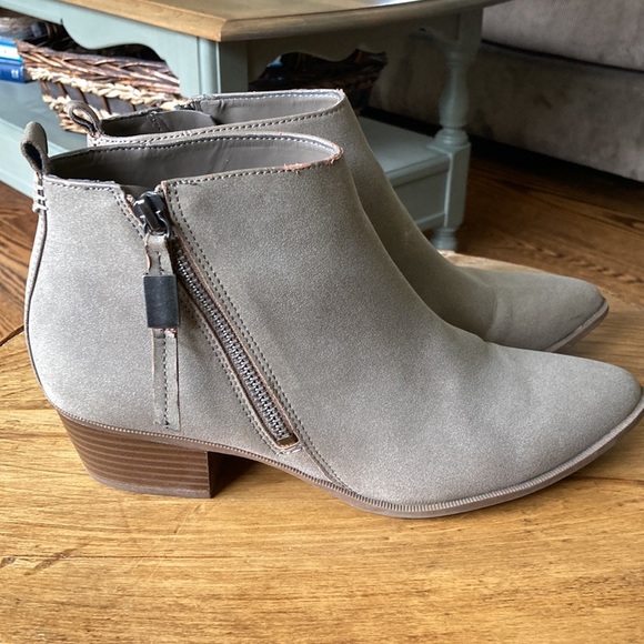 Sam Edelman Bootie, 9.5 - Picture 3 of 7